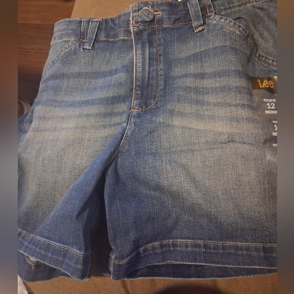 Lee Expedition Medium Wash Shorts - Picture 2 of 2